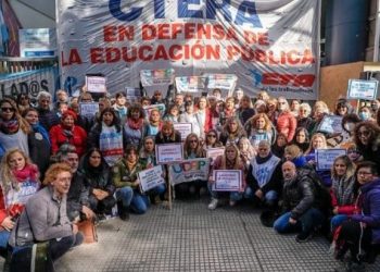 Movimientos sociales argentinos exigen mayor protección social