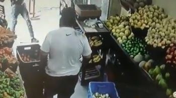 EN VIDEO: Vea el robo de una frutería en Caracas