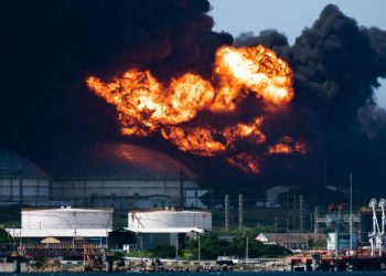 Un gran incendio en unos depósitos de combustible en Cuba deja 17 desaparecidos y más de 120 heridos