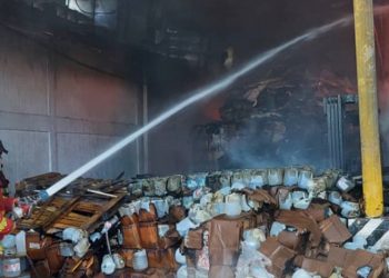 Autoridades no descartan sabotaje en incendio de galpones del IVSS en Antímano