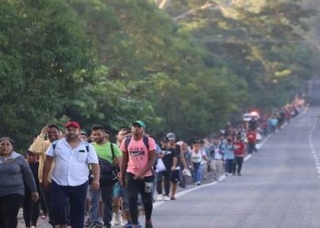 Parte otra caravana migratoria desde el sur mexicano hacia EE.UU.