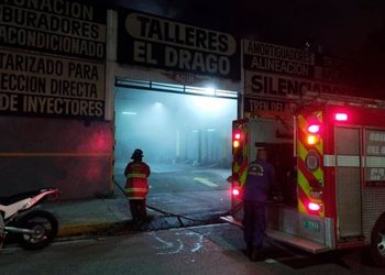 Gobierno activó comisión para investigar incendio en taller mecánico de Chacao