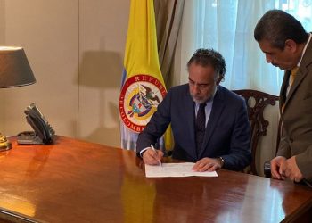 Benedetti tomó posesión como embajador de Colombia en Venezuela