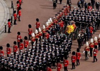 La mitad de la realeza europea hizo cola para viajar en autobús alquilado