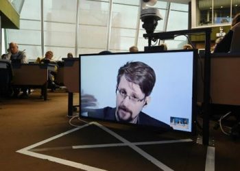 Putin otorga la nacionalidad rusa a Edward Snowden