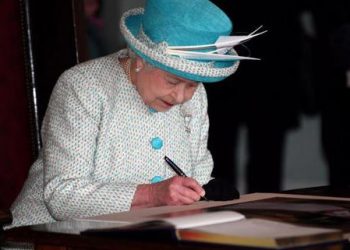 La misteriosa carta que dejó la reina Isabel II y no podrá ser abierta hasta 2085
