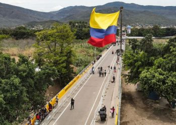EN VIVO: Colombia y Venezuela reabren fronteras al comercio binacional (+VEA LOS CAMIONES)