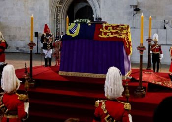 Féretro de Isabel II llega al Palacio de Westminster para su capilla ardiente