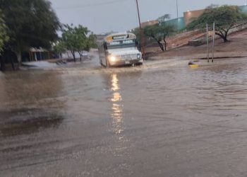 VEA EN FOTOS Y VIDEOS – Llueve a Cántaros en Maracaibo y EL TERMINAL DE PASAJEROS ESTÁ INUNDADO