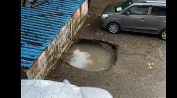 EN VIDEO: La tierra se tragó un vehículo