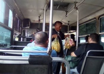 LOS TRANSPORTISTAS ESTÁN DEPRAVADOS: Los choferes aumentaron el pasaje y si pagas con un dólar no te dan el vuelto