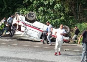 VOLCAMIENTO EN LA REGIONAL DEL CENTRO: Se volteó ambulancia que llevaba paciente