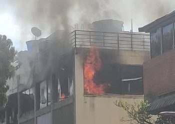 EN VIDEO: Se Incendia Edificio Capri en Chacao
