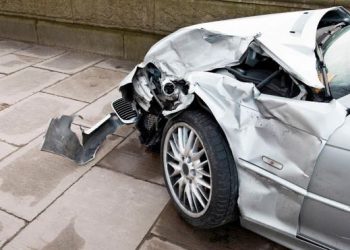 Insólito: una mujer fue atropellada tres veces por su propio carro