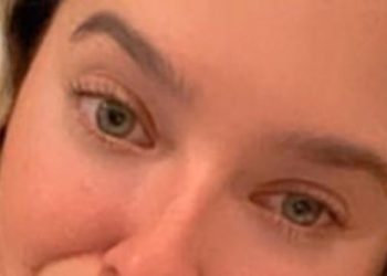 ¿Igualitas? Hermanastra de Karol G se roba los suspiros en redes sociales