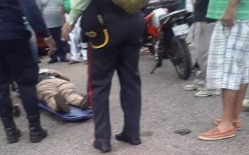 ¡CHOQUE! Se llevan a un mototaxi en Amparo (+FOTOS)