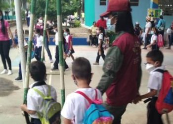 VENEZUELA REGRESA A CLASES: Los maestros siguen ganando «UNA MISERIA» (+GALERÍA)