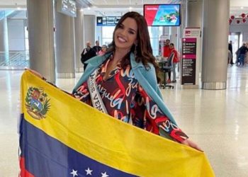 Amanda Dudamel posó con una bandera de 7 estrellas y en las redes no la perdonaron