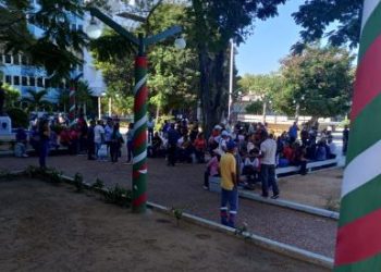 NO QUIEREN BONO, QUIEREN SALARIO DIGNO: Los maestros inundan el centro de Maracaibo (+VIDEOS Y FOTOS)