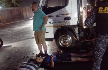 TRAGEDIA VIA LA CAÑADA DE URDANETA: Motorizado se estrella contra una grúa (+FOTOS)