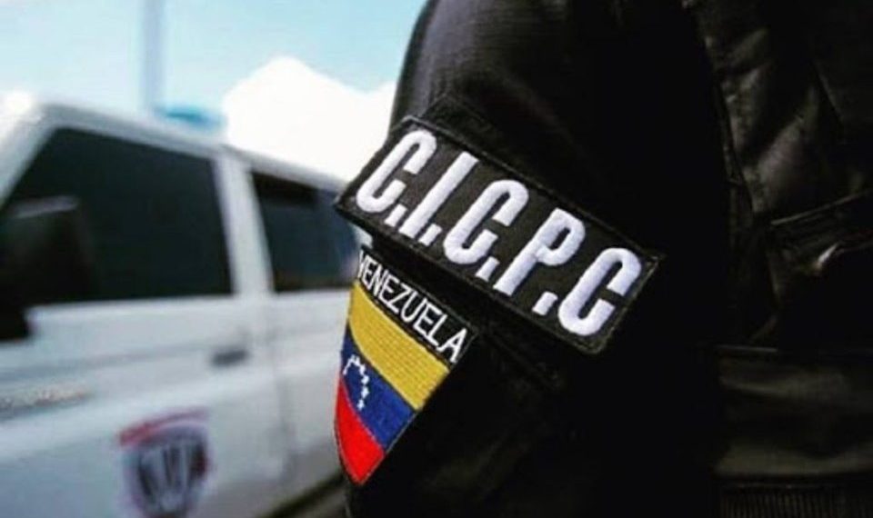 Madre e hijo son detenidos por robo de teléfonos a punta de cuchillo en Caracas