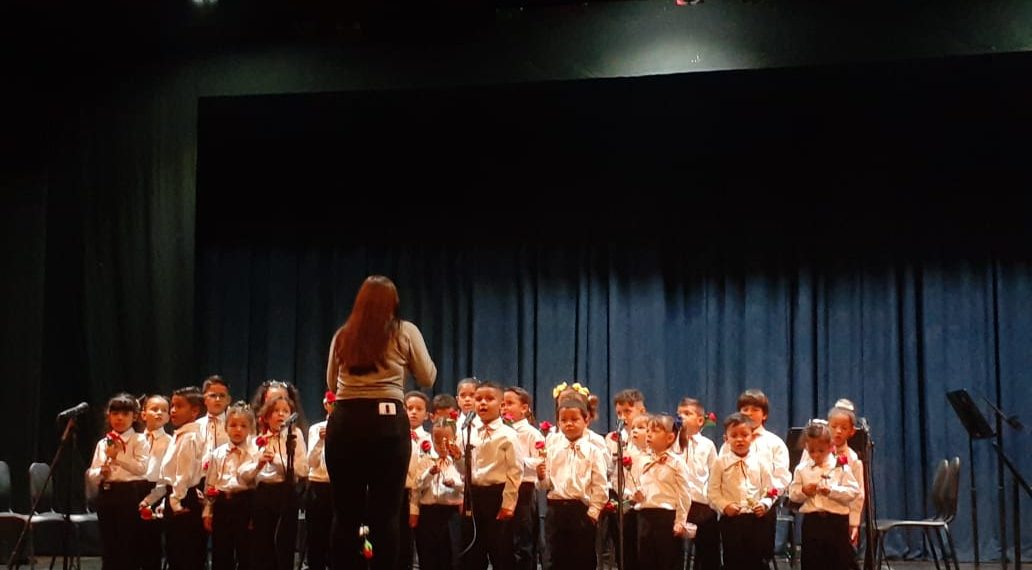 Núcleo Metro De Maracaibo Brindo Homenaje a Las Madres En El Teatro Bellas Artes