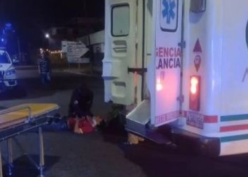 ¡HORROR! Motorizado sale volando y aterriza en la Avenida 9B