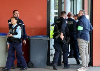Muere una niña en Francia por un infarto tras el apuñalamiento de dos compañeras de escuela