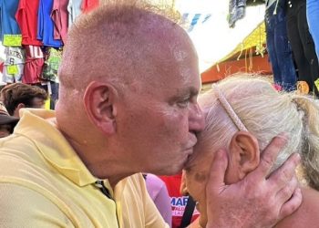 GIAN CARLO DI MARTINO recorre el centro de la ciudad rumbo a la Alcaldía de Maracaibo